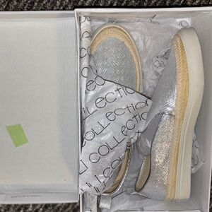 Womans  Lili Collection slip-on sneakers size 8 NIB
